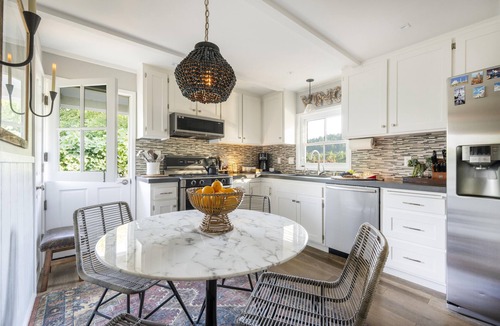 Healdsburg House | Modern Wine Country Cottage in Historic Healdsburg, Premiere Location