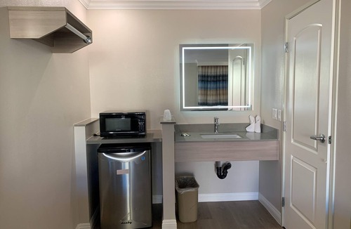 Victorville Hotel | Mojave Inn