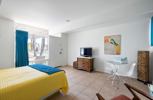 Desert Park Estates Hotel | Monkey Tree Hotel 12 by AvantStay | Stylish Hotel in Palm Springs w/Pool!