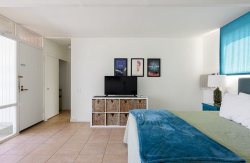 Desert Park Estates Hotel | Monkey Tree Hotel 14 by AvantStay | Stylish Hotel in Palm Springs w/Pool!