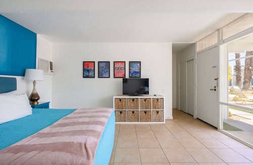 Desert Park Estates Hotel | Monkey Tree Hotel 9 by AvantStay | Stylish Hotel in Palm Springs w/Pool!