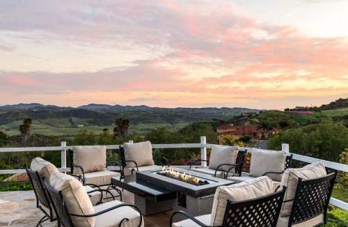 Fallbrook House | Monserate Wine Country w Infinity Pool Views