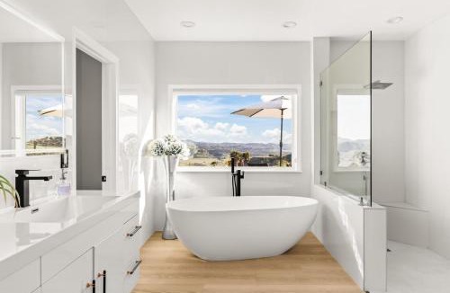 Fallbrook House | Monserate Wine Country w Infinity Pool Views