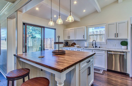 Del Rey Oaks House | Monterey Bay Home Near Pebble Beach & Carmel with Putting Green & AC 3Bed 2 Bath