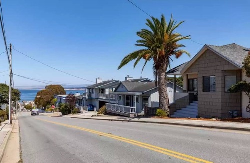 Monterey House | Monterey Bay View Cottage - Overlooking Cannery Row