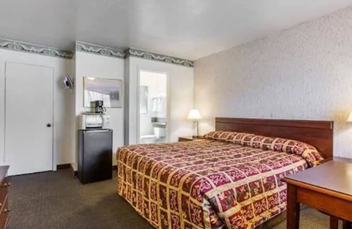 North Fremont Street Hotel | Monterey Fairgrounds Inn