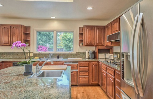 Munras Avenue House | Monterey Oaks elegant tranquil 2-3 bedroom getaway near downtown Monterey.
