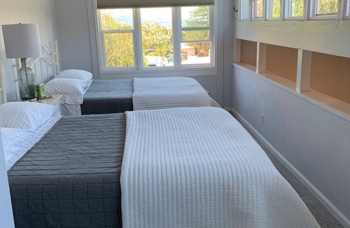 Mescal Corridor NW House | Monterey Peninsula Area Seaside Guest House