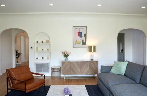 Beverly Grove House | Monthier Townhouse The Grove Los Angeles