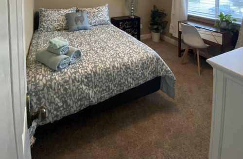 Lincoln House | Monthly Bedroom Rental -