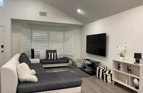 Valle Lindo House | Monthly Discounts Avail · Your Home Away from Homen
