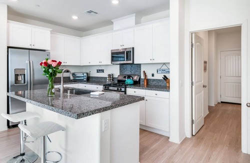 Fontana Condo | Monthly~Multiple HOA🏞️~2022 Built~讲中文