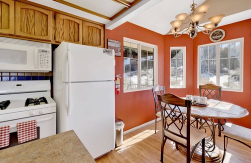 Moonridge Cabin | Moonridge Golf & Sunset Views | Packed Chalet
