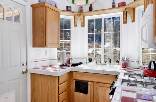 Moonridge Cabin | Moonridge Golf & Sunset Views | Packed Chalet