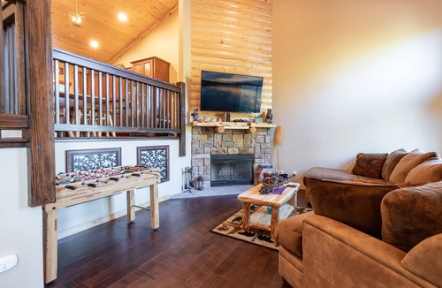 Upper Moonridge Cabin | Moonridge Serenade Log Cabin Retreat- Spa- Games