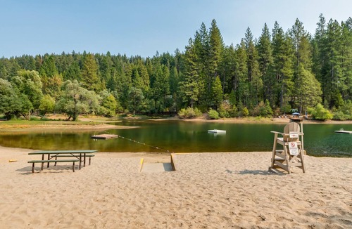 Arnold Cabin | MOOSE MANOR - PRIVATE SETTING W/FREE ACCESS TO FLY-IN LAKE