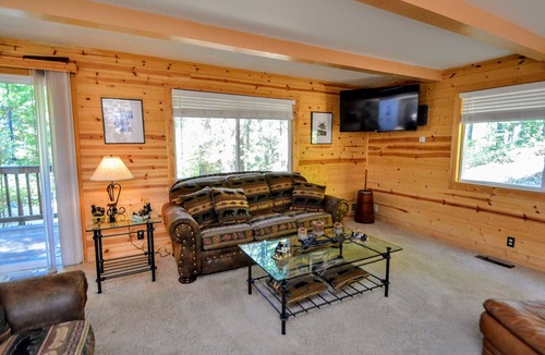 Arnold Cabin | MOOSE MANOR - PRIVATE SETTING W/FREE ACCESS TO FLY-IN LAKE