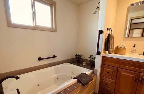 Morongo Valley Villa | Morongo Hideaway Villa I House and Casita I POOL I Views