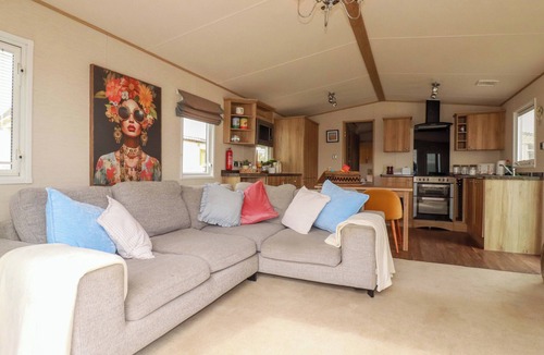 Padstow Cottage | MORWENNA, pet friendly, with a garden in St Merryn