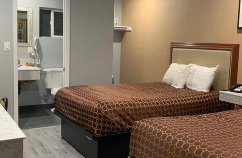 Colusa Hotel | Motel ∙ 4 guests