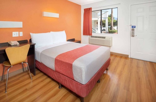 Arcadia Hotel | Motel 6 Arcadia, CA - Los Angeles - Pasadena Area