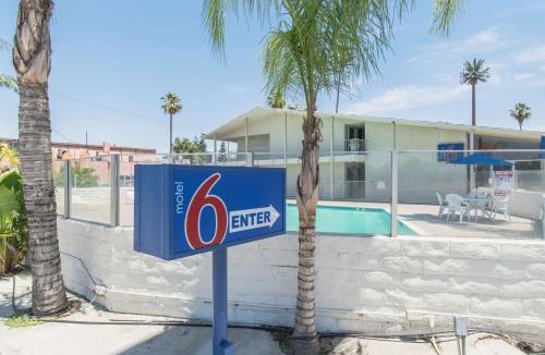 Oleander - Sunset Hotel | Motel 6 Bakersfield