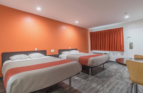 Barstow Hotel | Motel 6 Barstow, CA - Route 66