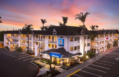 Buena Park Hotel | Motel 6-Buena Park, CA - Knotts Berry Farm - Disneyland