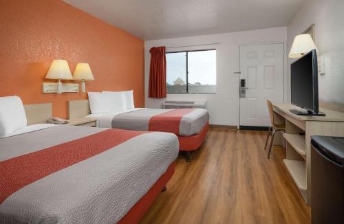 Buena Park Hotel | Motel 6-Buena Park, CA - Knotts Berry Farm - Disneyland