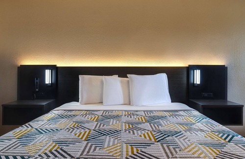 Buttonwillow Hotel | Motel 6 Buttonwillow, CA Central