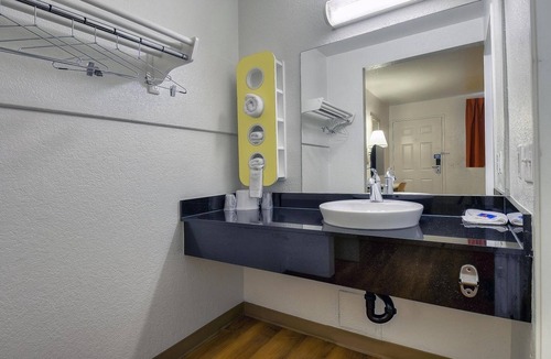 Chino Hotel | Motel 6 Chino, CA - Los Angeles Area