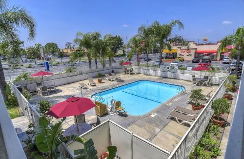 Fontana Hotel | Motel 6-Fontana, CA