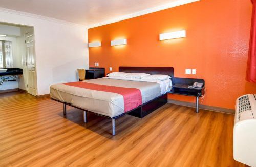 Garden Grove Hotel | Motel 6 Garden Grove