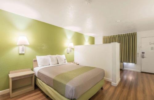Hemet Hotel | Motel 6 Hemet