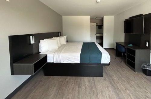 Lake Elsinore Hotel | Motel 6 Lake Elsinore, CA