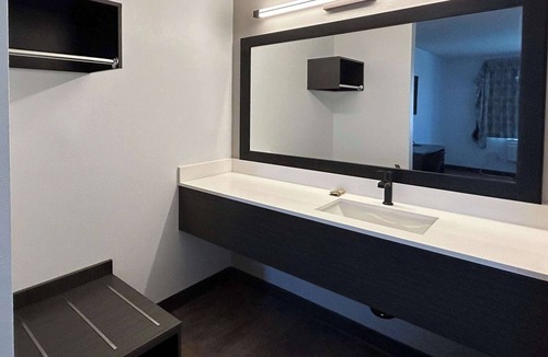 Lake Elsinore Hotel | Motel 6 Lake Elsinore, CA