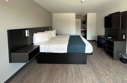 Lake Elsinore Hotel | Motel 6 Lake Elsinore, CA