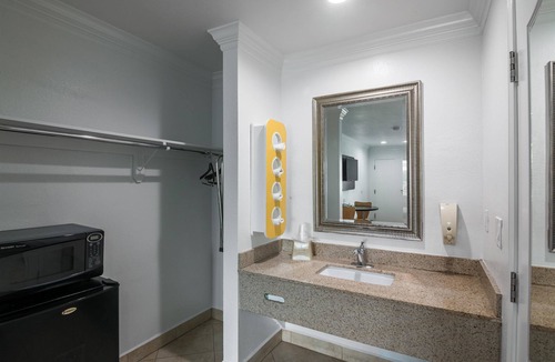 Norwalk Hotel | Motel 6 Norwalk, CA