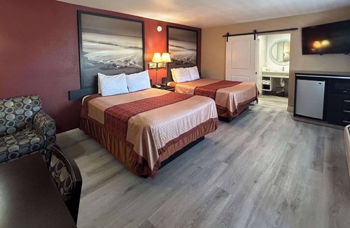 Lamanda Park Hotel | Motel 6 Pasadena, CA – Old Town Pasadena Area