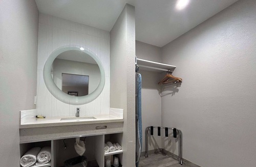 Lamanda Park Hotel | Motel 6 Pasadena, CA – Old Town Pasadena Area