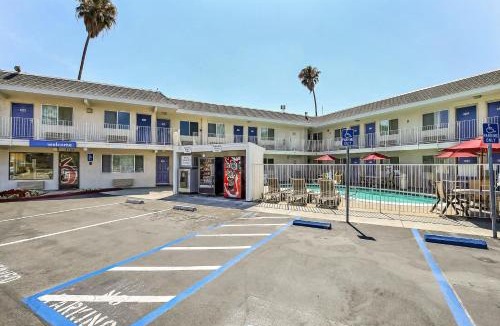 Pleasanton Hotel | Motel 6-Pleasanton, CA