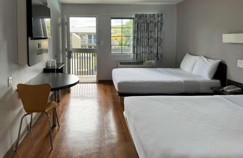 Westmont Hotel | Motel 6-Pomona, CA - Los Angeles