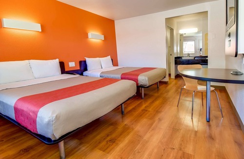 La Sierra Hotel | Motel 6 Riverside, CA - South