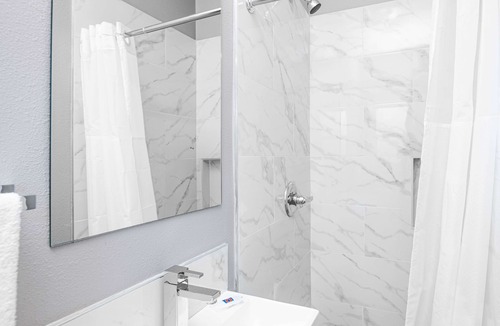 Central San Pedro Hotel | Motel 6 San Pedro, CA – Port Of Los Angeles