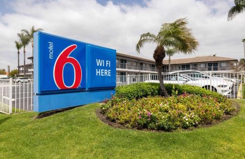Santa Ana Hotel | Motel 6-Santa Ana, CA