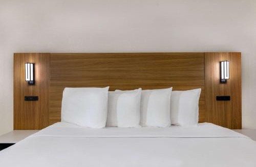 Santa Ana Hotel | Motel 6-Santa Ana, CA