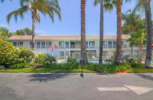 Simi Valley Hotel | Motel 6-Simi Valley, CA