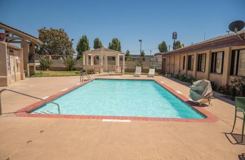 Soledad Hotel | Motel 6 Soledad, CA