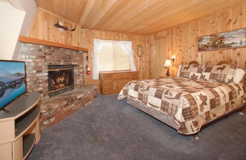 Big Bear City House | Mountain Bliss by Big Bear Cool Cabins