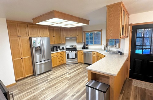 Strawberry Cabin | Mountain Cabin, Mins from Pinecrest Lake and Dodge Ridge!